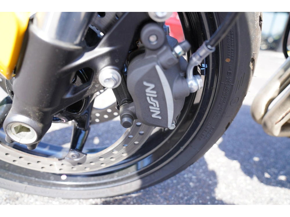 2025 Triumph Trident 660 alt