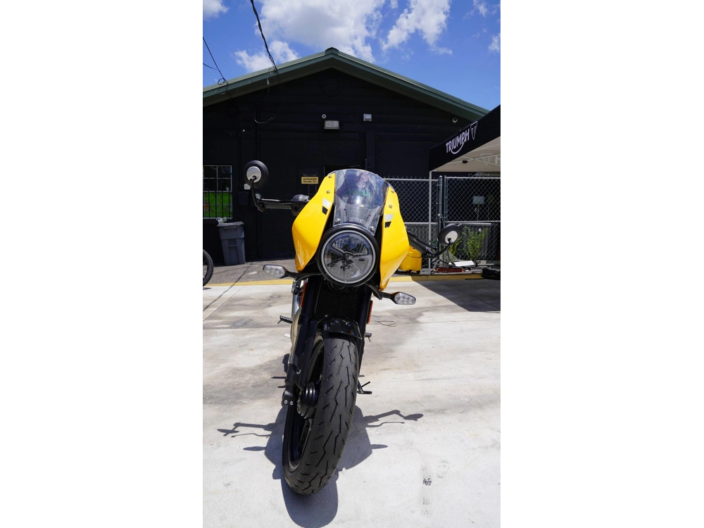 2026 Triumph Thruxton 400 alt