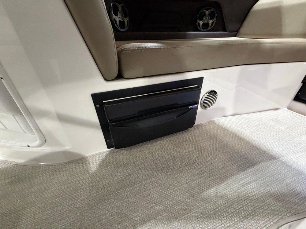 Regal 28 Express 2013 alt