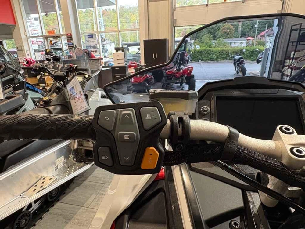 2027 Polaris 850 Indy Xc 137 7s alt