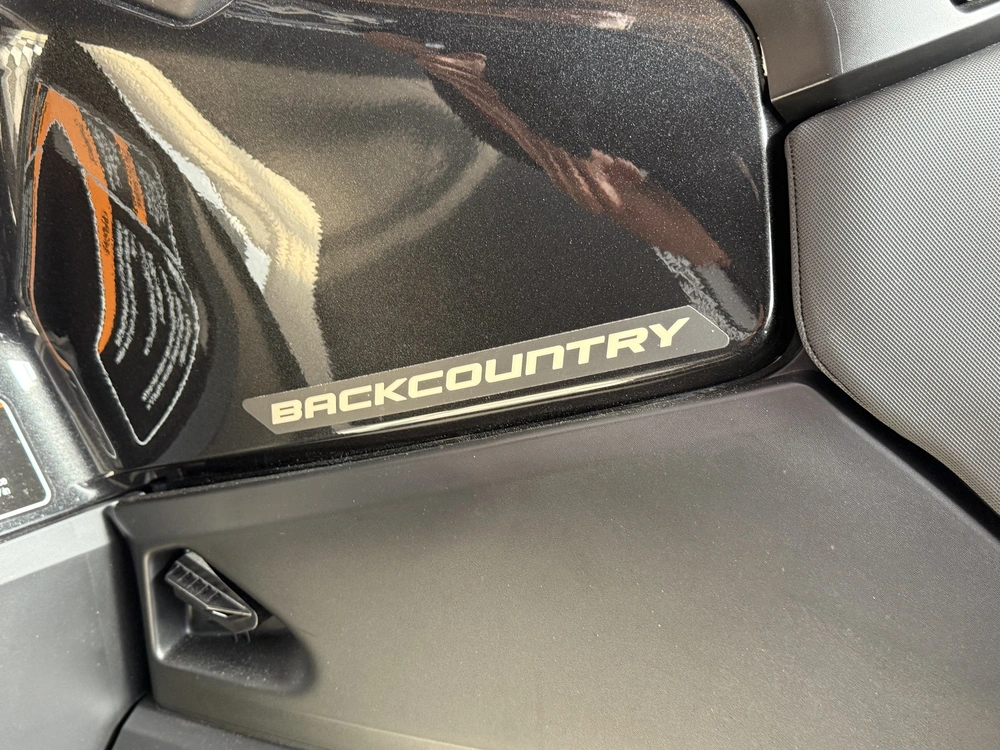 2027 Can-am Outlander Backcountry 1000r alt