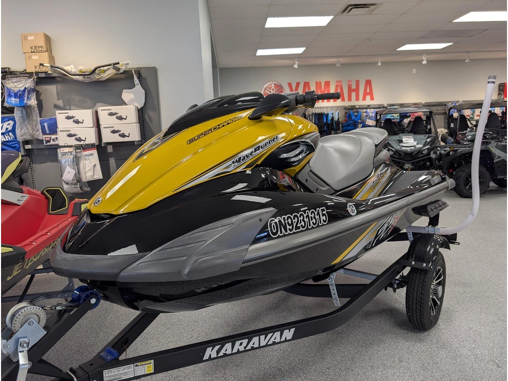 2012 Yamaha Fzs alt