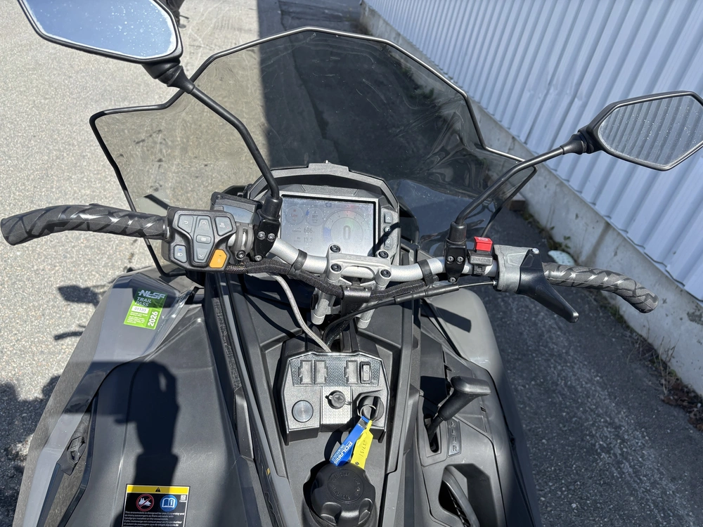 2025 Polaris Titan 650 Adv 155 (1.8-inch) Demo alt