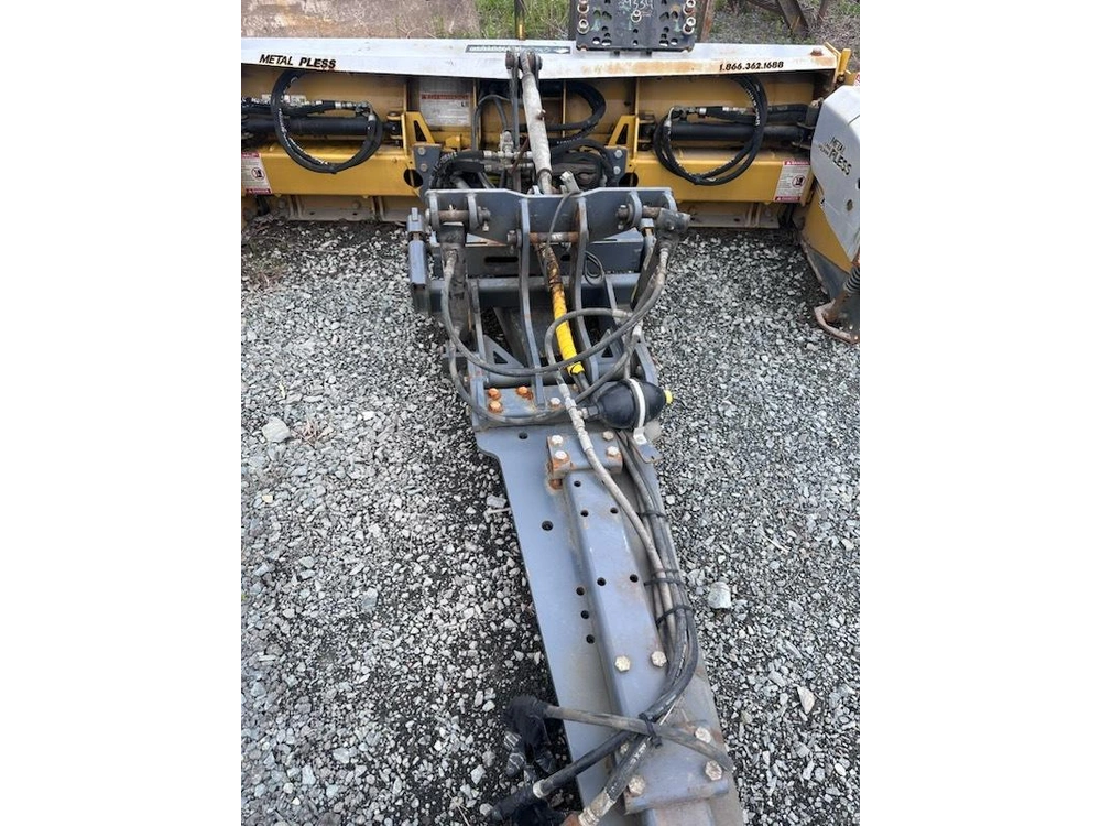 2022 John Deere 4066r alt