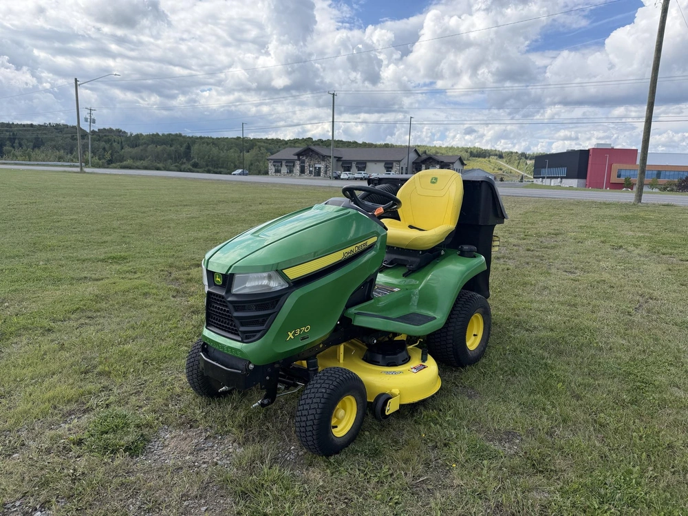 2022 John Deere X370 alt