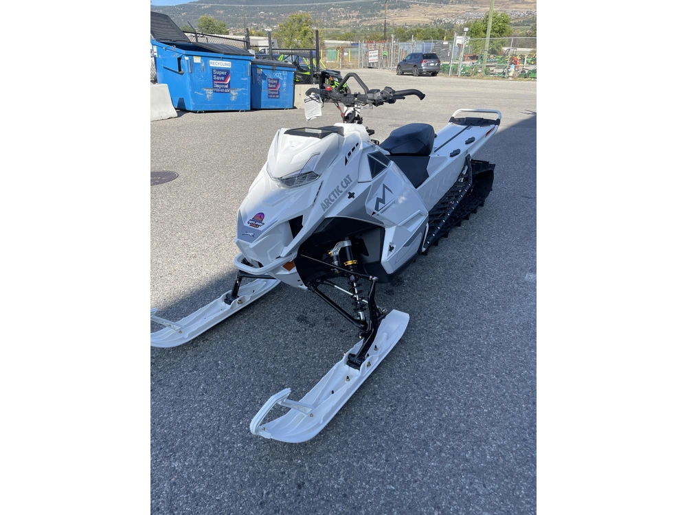 2027 Arctic Cat M 858 Sp A1 165 3.0 Cn Wht alt