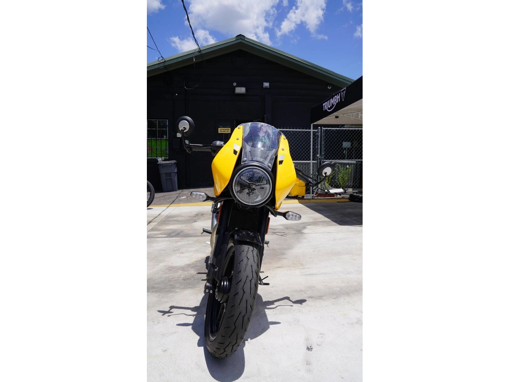 2026 Triumph Thruxton 400 alt
