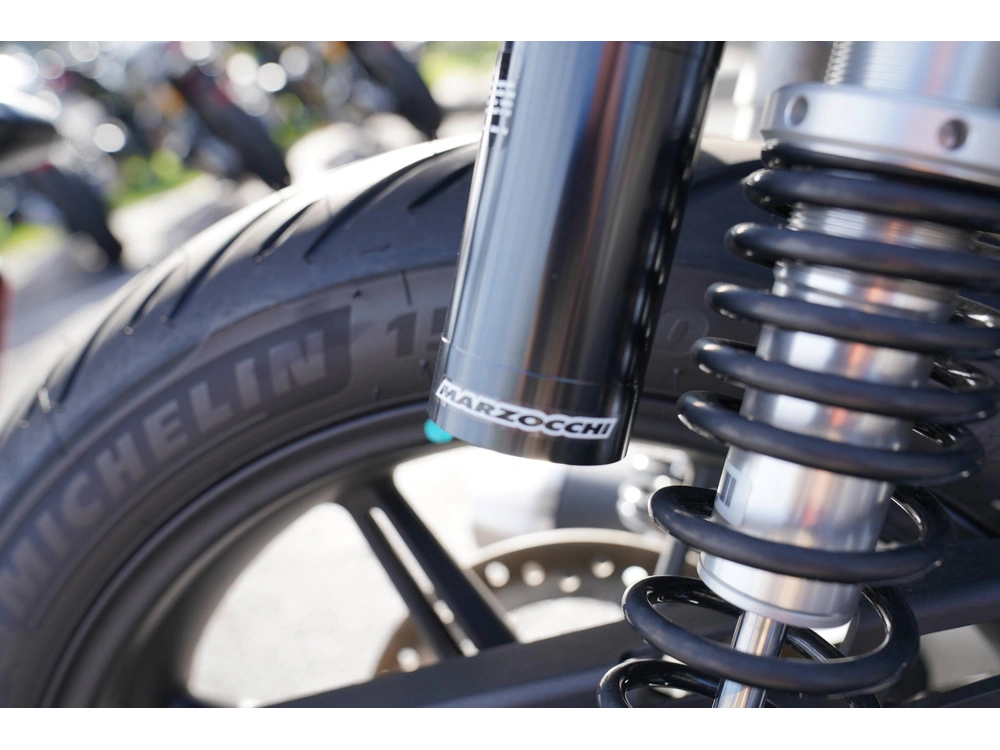 2025 Triumph Speed Twin 900 alt
