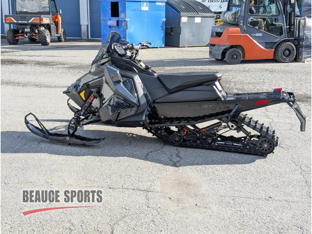 Polaris Indy Vr1 137 850 Dynamix Motoneige Sentier Performance Trail Confort Suspension Adaptative Longue Distance 2 Temps Puissance Mint Garantie Mxz Renegade Zr Sidewinder Switchback 2026 alt