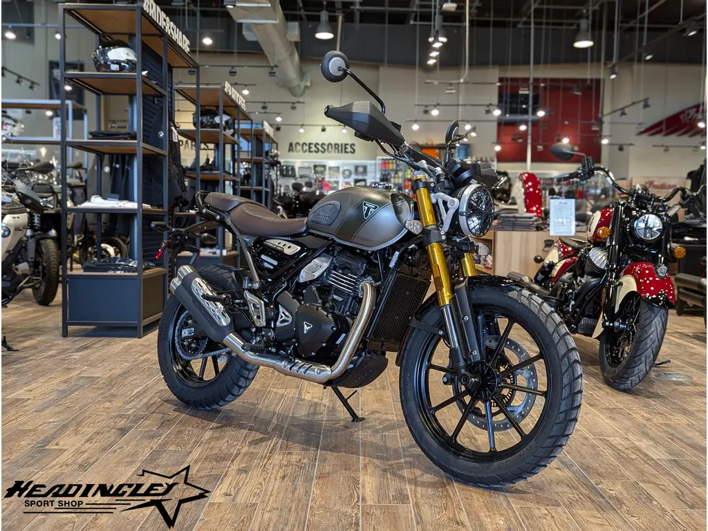2027 Triumph Scrambler 400 X // Matte Pewter Grey/Matte Khaki Green