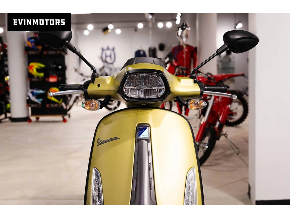 2025 Vespa Primavera 150