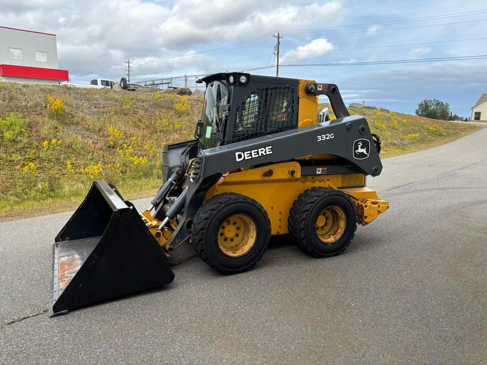John Deere 332g 2023 alt