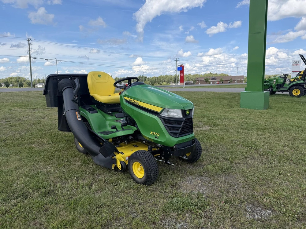 2022 John Deere X370 alt