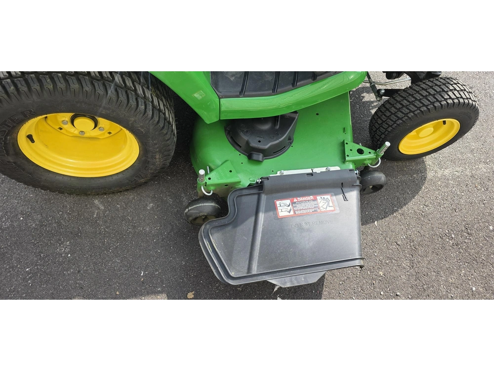 2025 John Deere X590 alt