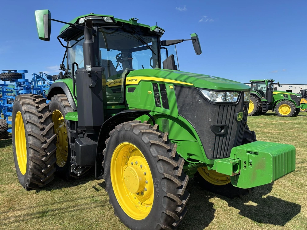 2023 John Deere 7r 210 alt