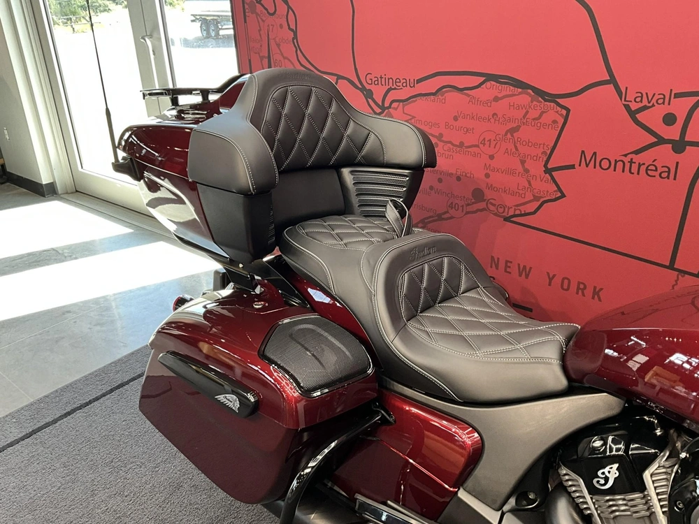 Indian Motorcycle Pursuit Dark Horse + 112 + Powerband Audio Package 2026 alt