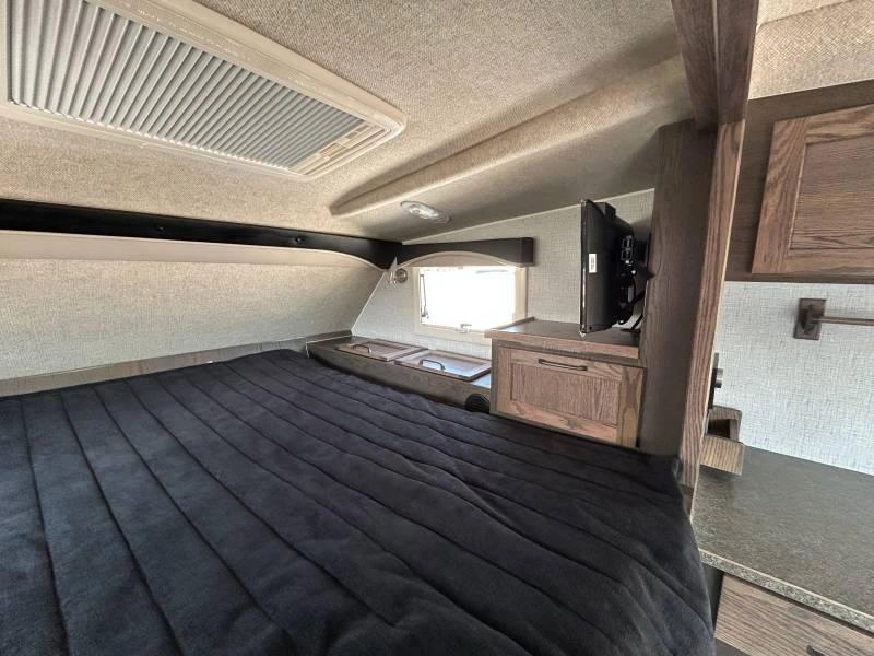 2027 Northern Lite 10.2 Le Db