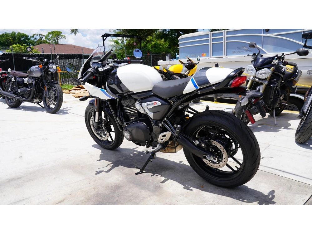 2026 Triumph Thruxton 400 alt