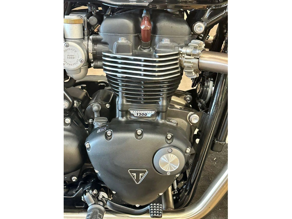 2023 Triumph Bonneville Bobber Chrome Edition alt