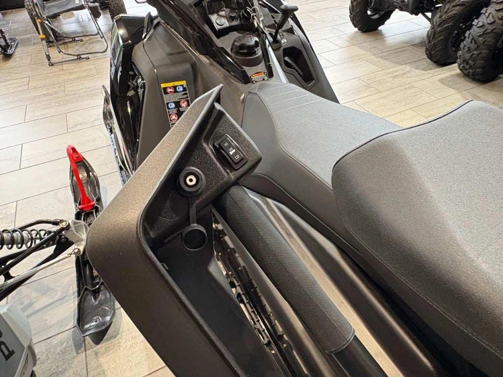 2027 Polaris 850 Titan Adventure Ultimate 1.8 alt