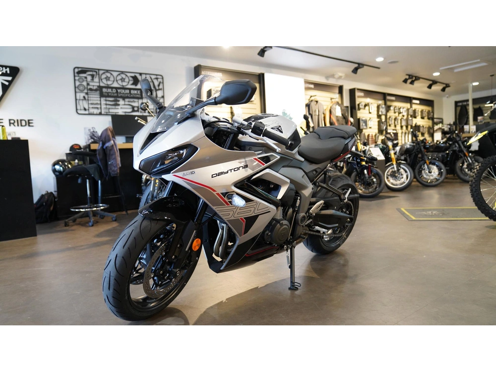 2026 Triumph Daytona 660 alt