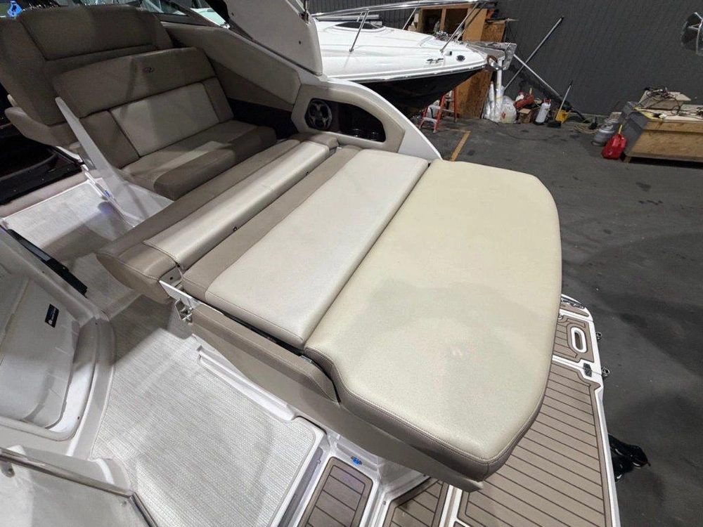 Regal 28 Express 2013 alt