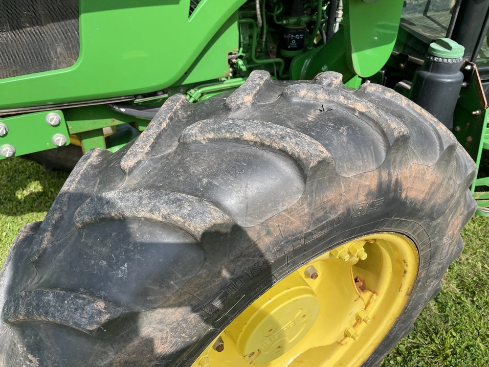 2021 John Deere 5075e alt