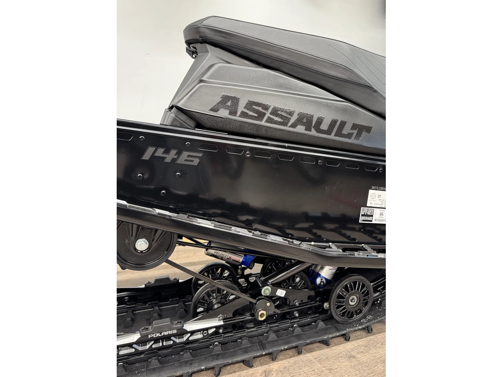 2027 Polaris 850 Switchback Assault 146, Black, 1.35 7s alt