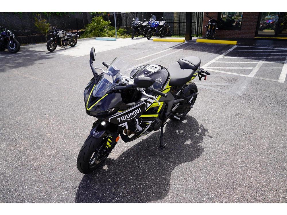 2025 Triumph Daytona 660 W/custom Graphics alt