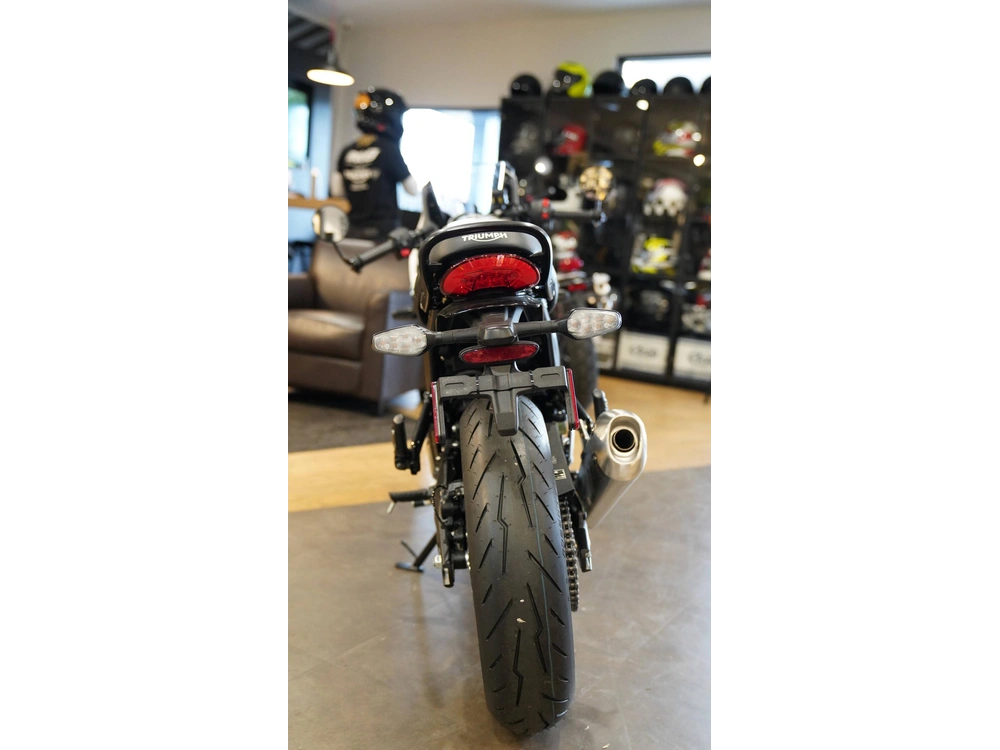 2026 Triumph Thruxton 400 alt