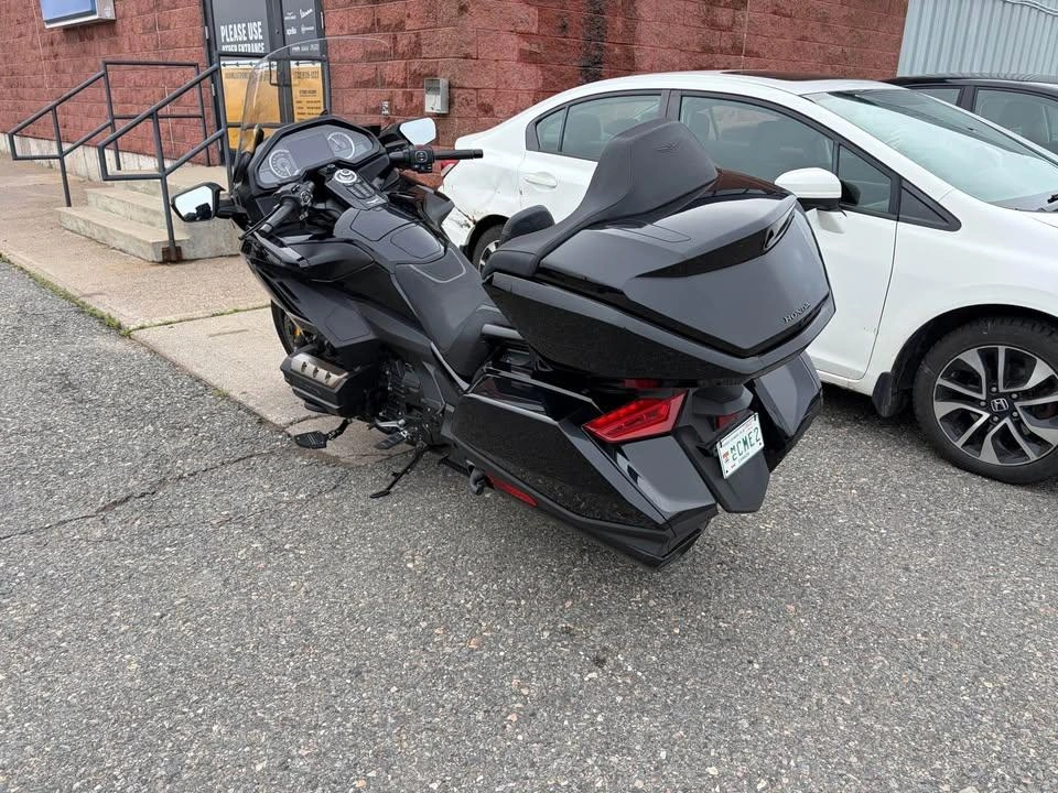 2023 Honda Gold Wing Tour alt