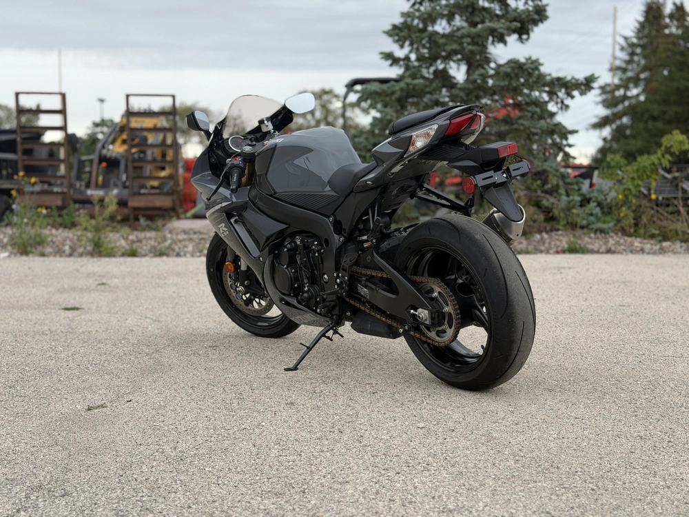 2025 Suzuki Gsx-r750z alt
