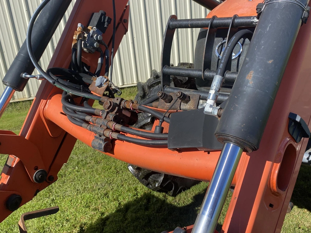 Kubota M110 2010