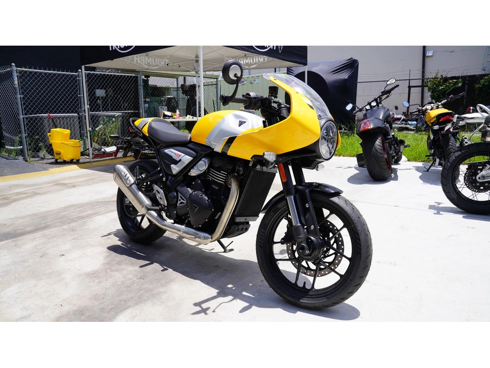 2026 Triumph Thruxton 400 alt
