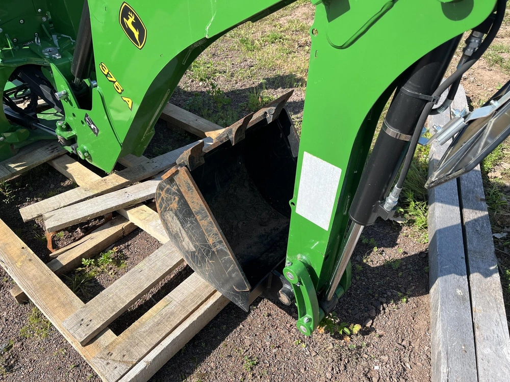 2023 John Deere 370b alt