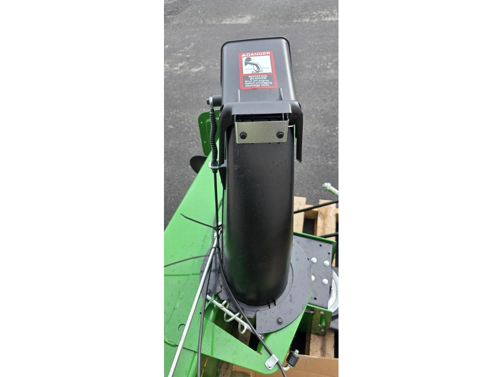 2025 John Deere X590 alt