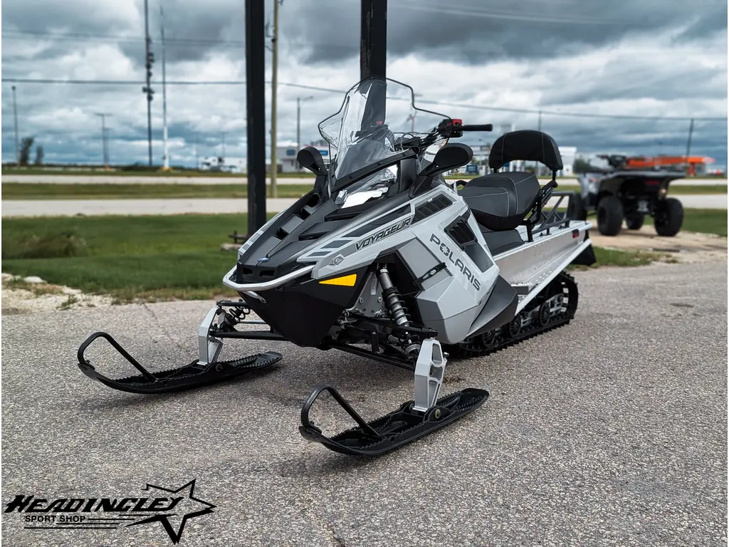 2026 Polaris 550 Voyageur LXT NorthStar Edition // Ghost Gray