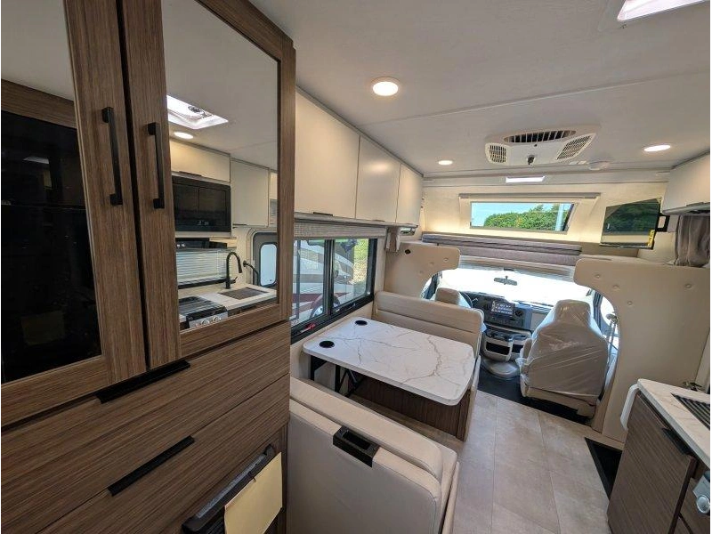 Thor Motor Coach Echelon Lc21 2027 alt