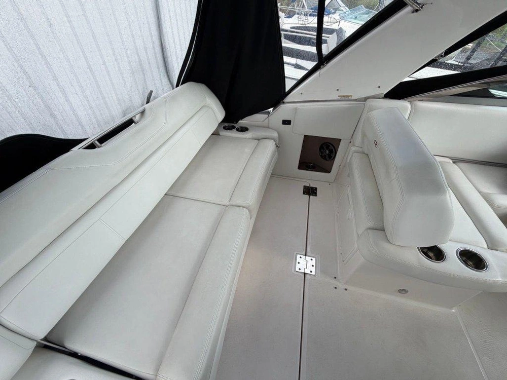 2017 Regal 32 Express alt