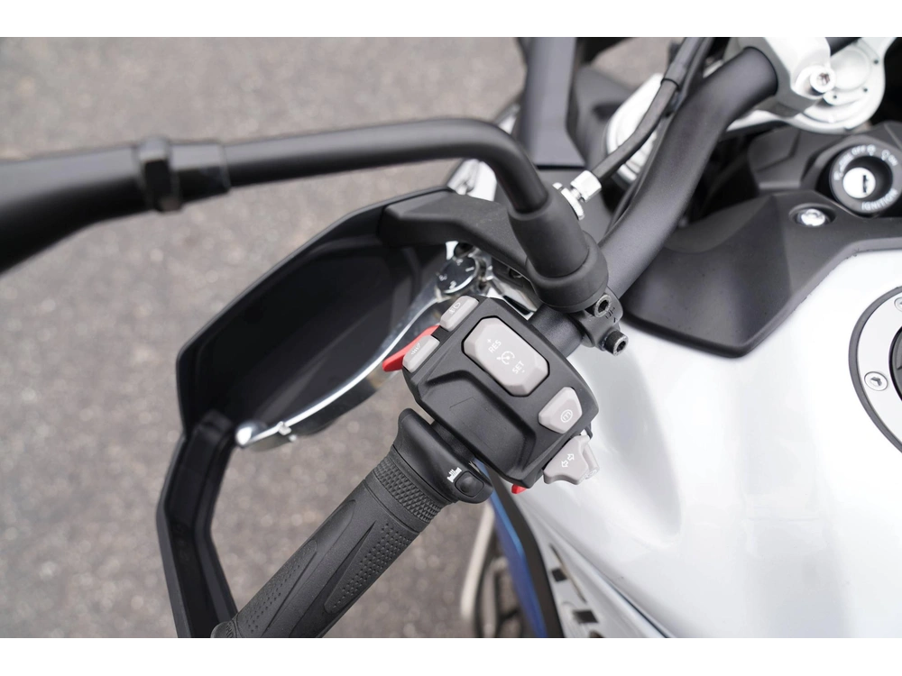 2026 Triumph Tiger 900 Alpine Edition alt