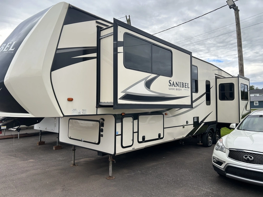 2020 Sanibel 3702 alt