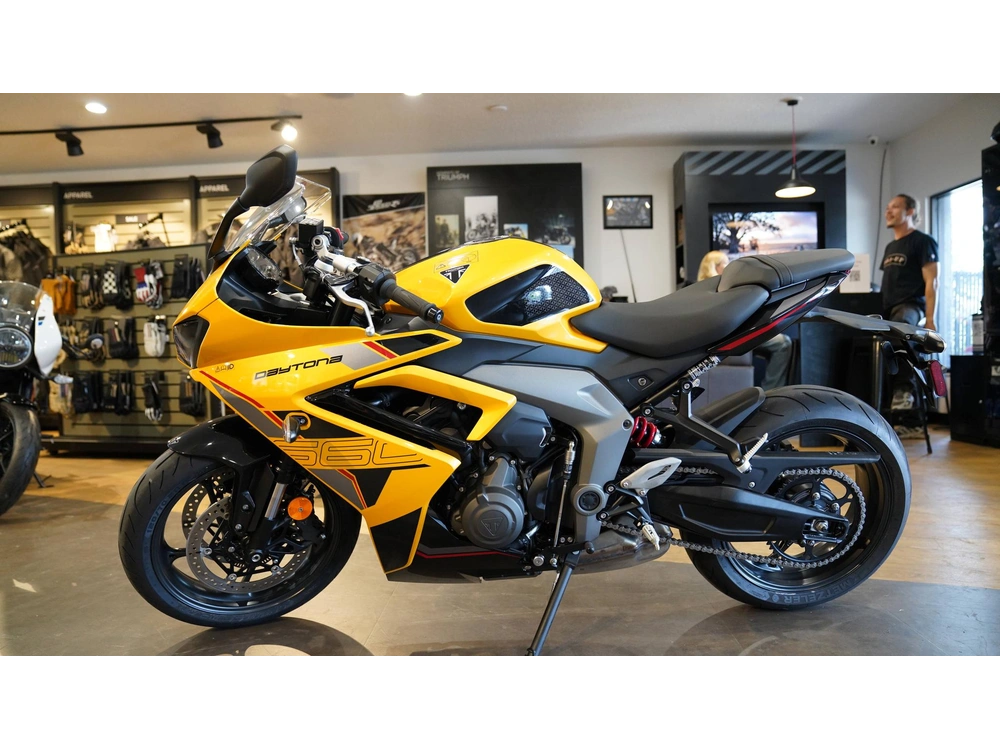 2026 Triumph Daytona 660 alt