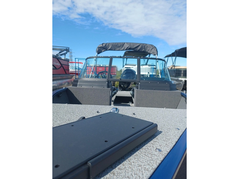 2025 Lund Boat Co 1650 Rebel Xs alt