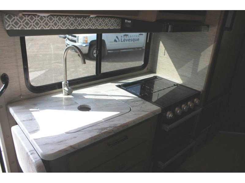 2022 Thor Motor Coach 22cm alt