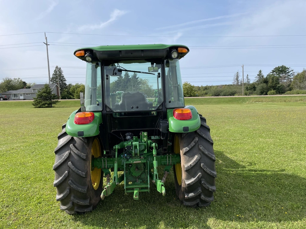 2021 John Deere 5075e alt