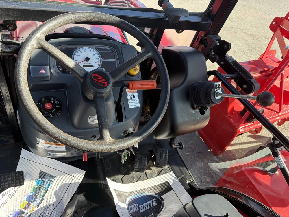 2017 Mahindra Emax 25 Hst alt