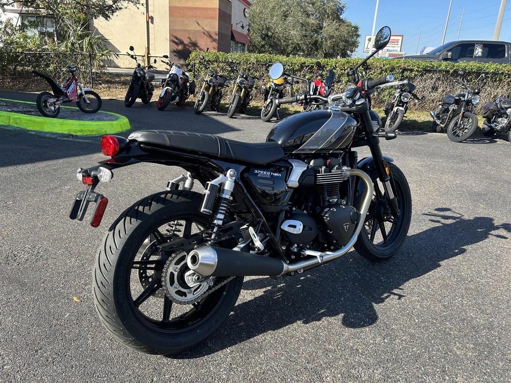 2025 Triumph Speed Twin 900 alt