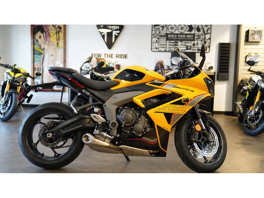 2026 Triumph Daytona 660 alt
