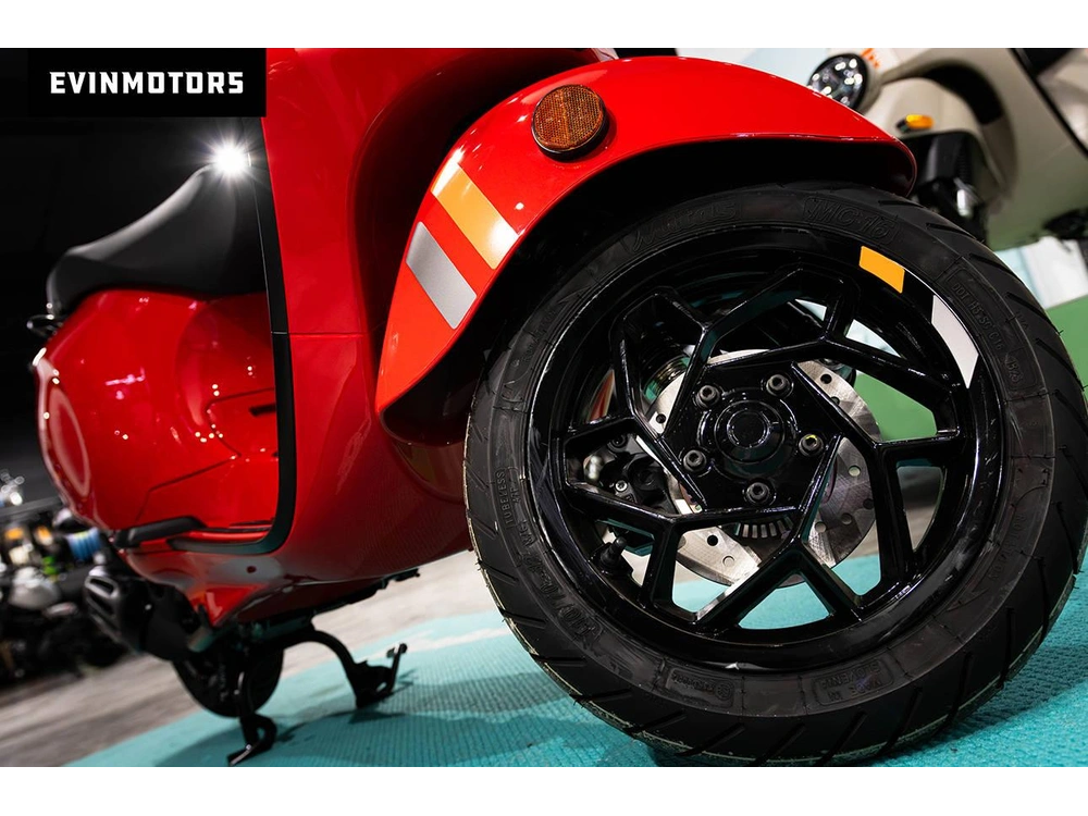 2025 Vespa Primavera 150