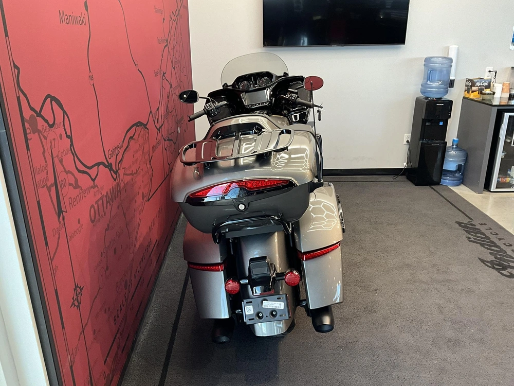 2026 Indian Motorcycle Pursuit Dark Horse + 112 & Powerband Audio Package alt